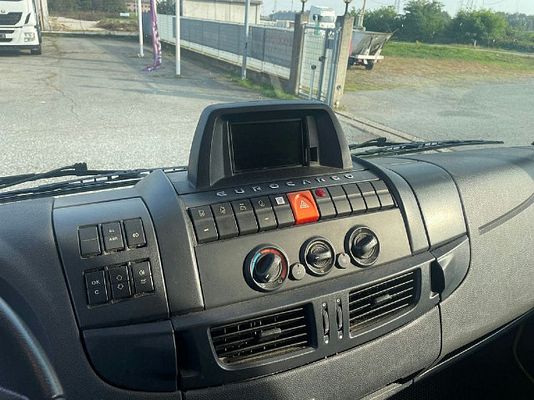 Vehicle image 18 / 19