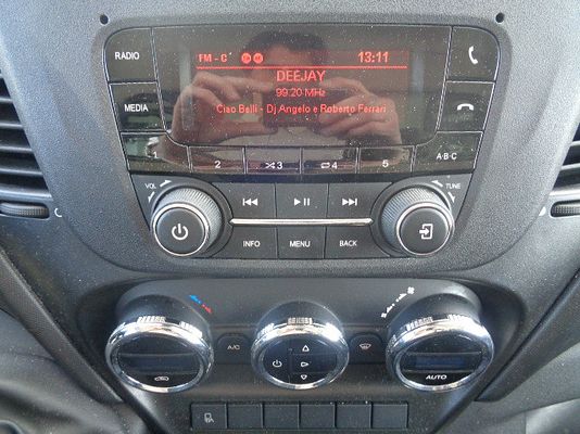 Vehicle image 10 / 12