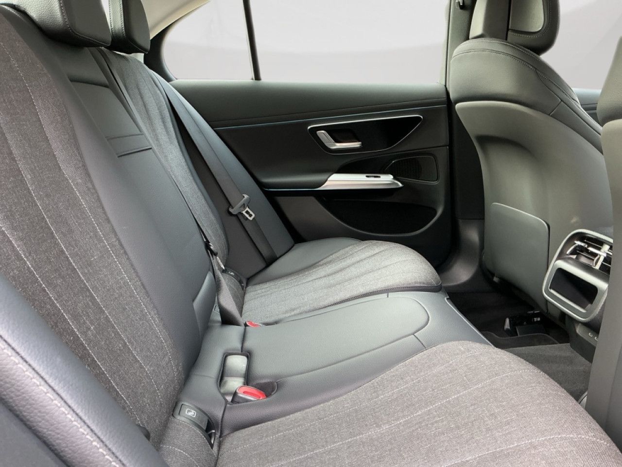 Mercedes-Benz E-Klasse – Bild 12