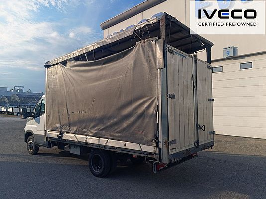 Vehicle image 3 / 8