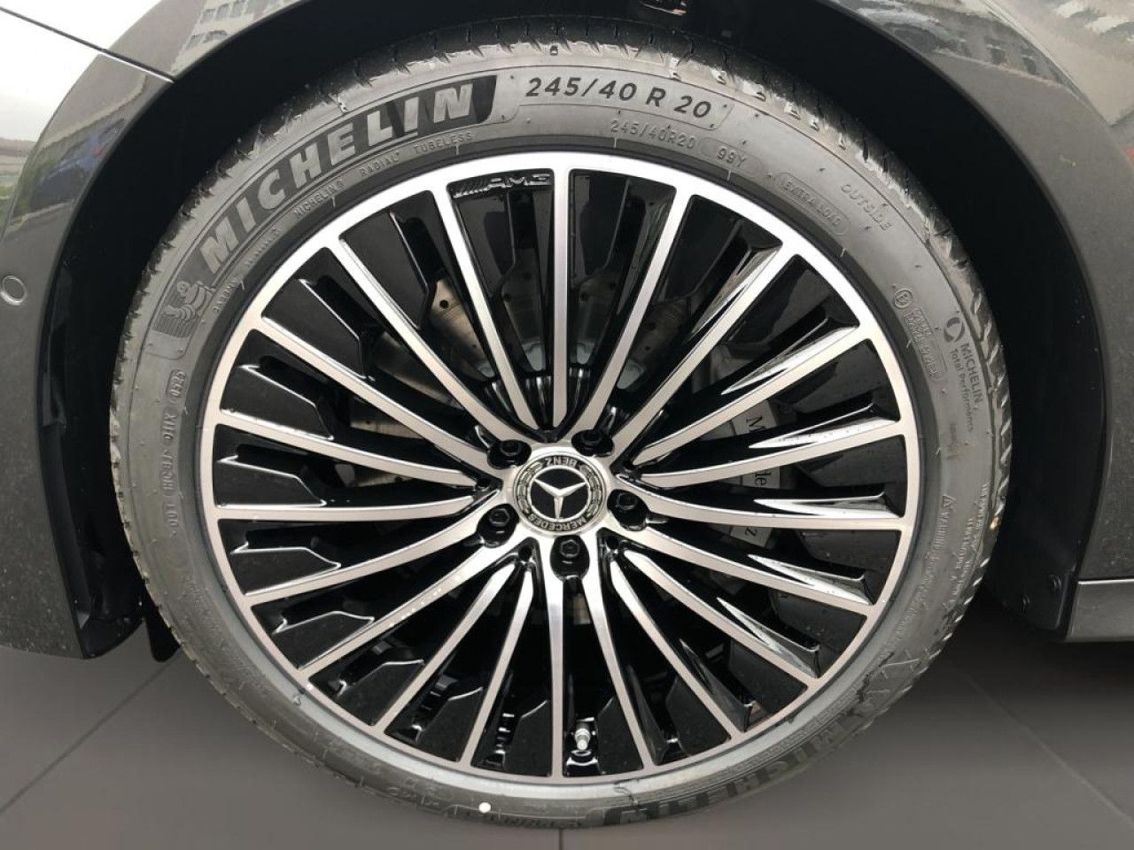 Mercedes-Benz E-Klasse – Bild 8