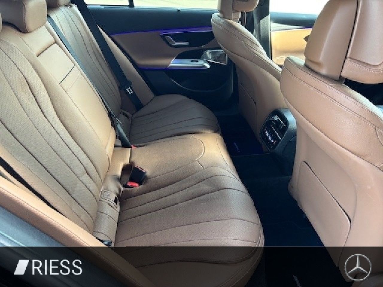Mercedes-Benz E-Klasse – Bild 10