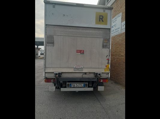 Vehicle image 10 / 16