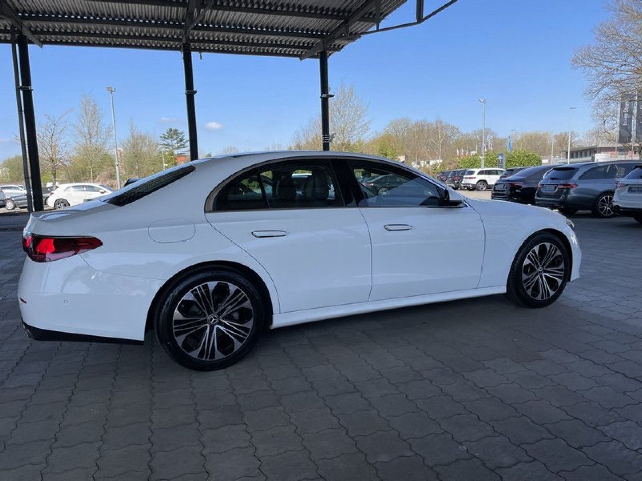 Mercedes-Benz E-Klasse – Bild 12
