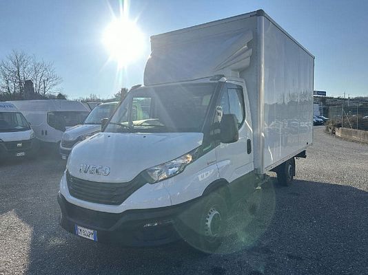 Vehicle image 1 / 12