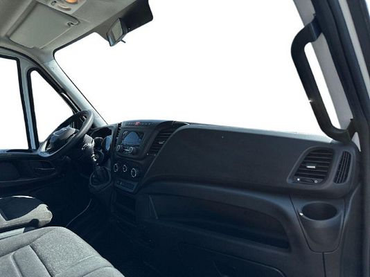 Vehicle image 3 / 14