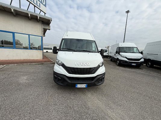 Vehicle image 3 / 15