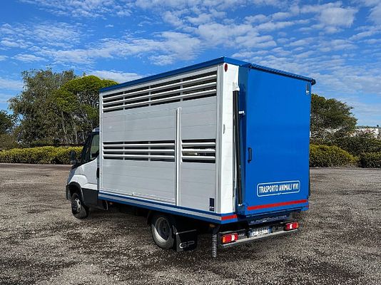 Vehicle image 11 / 17