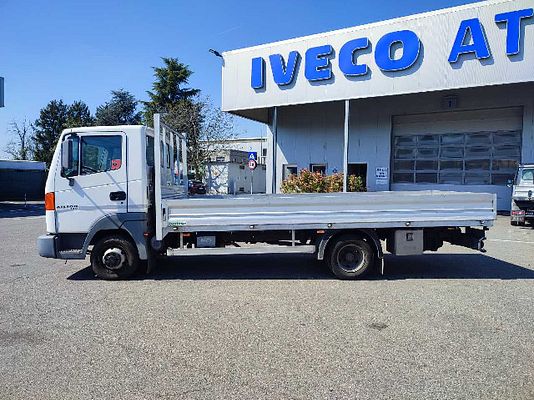 Vehicle image 2 / 10