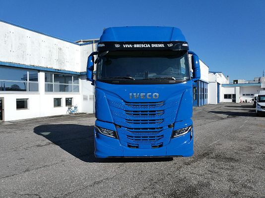 Vehicle image 2 / 15