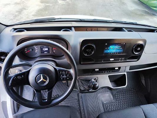 Vehicle image 7 / 10