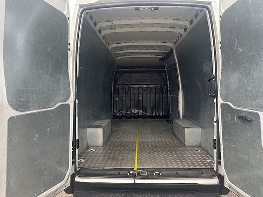 Vehicle image 7 / 19