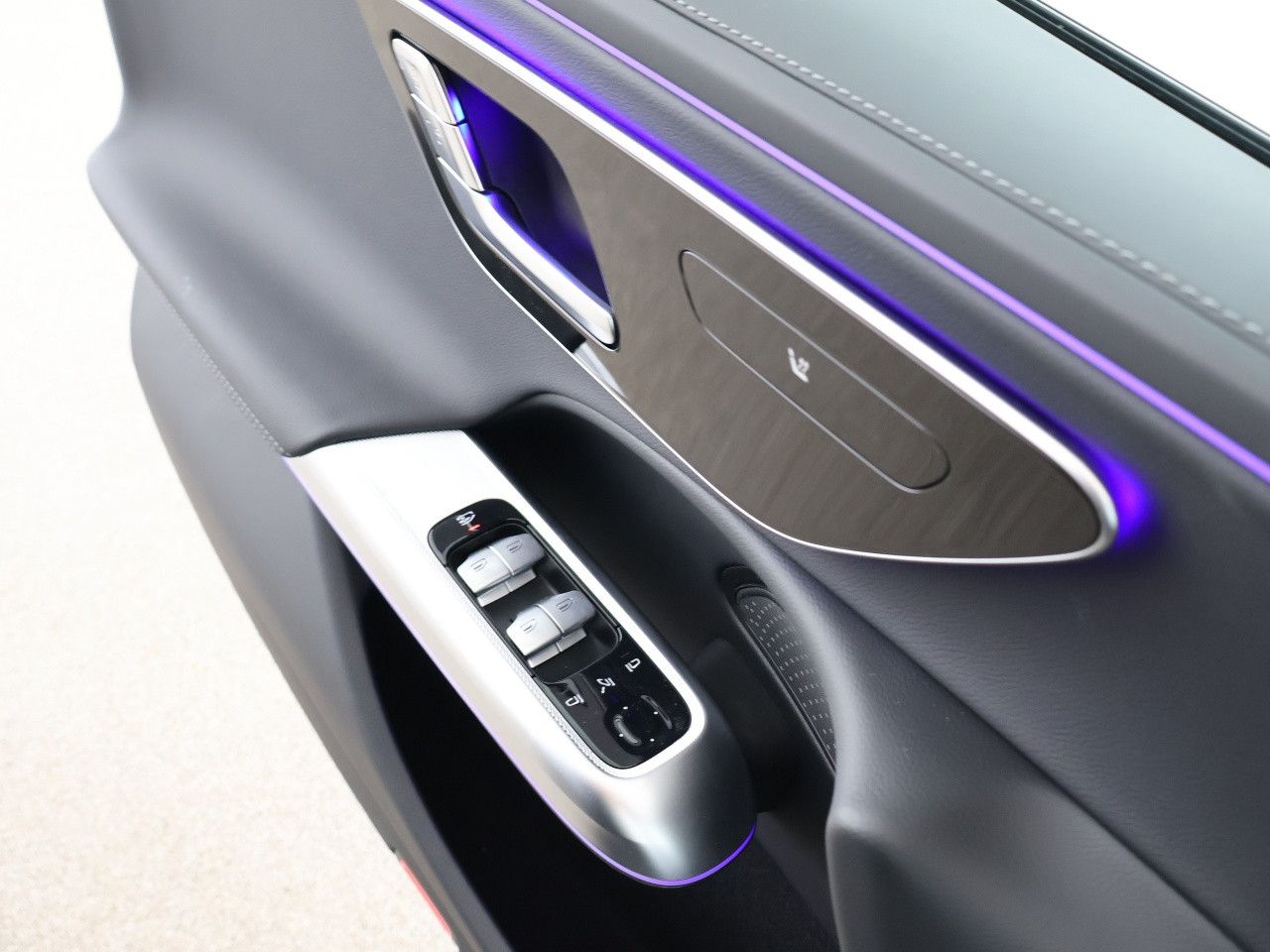 Mercedes-Benz E-Klasse – Bild 13