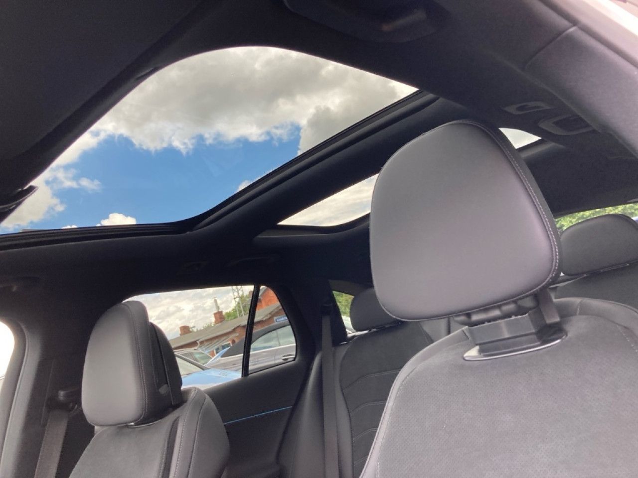 Mercedes-Benz E-Klasse – Bild 15