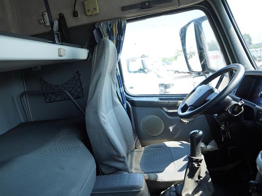 Vehicle image 13 / 16