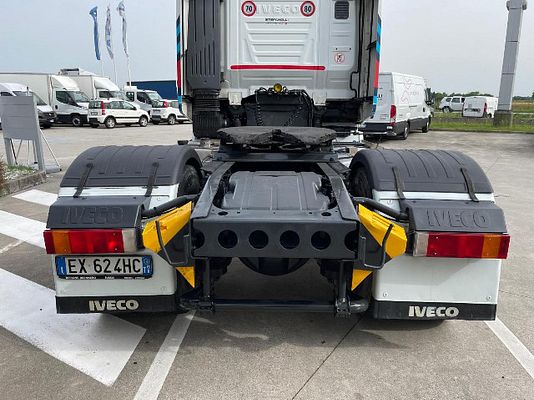 Vehicle image 15 / 18