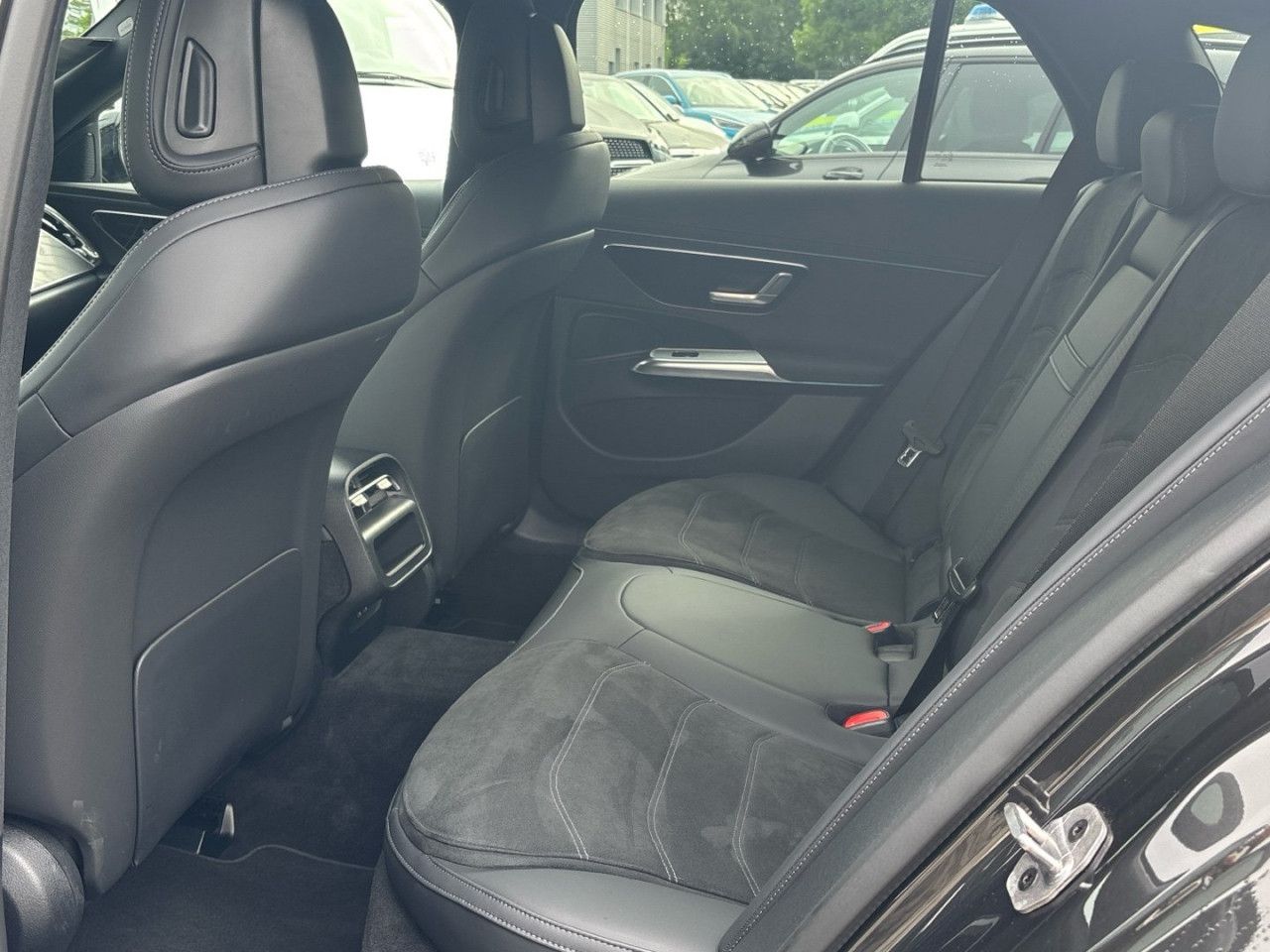 Mercedes-Benz E-Klasse – Bild 12