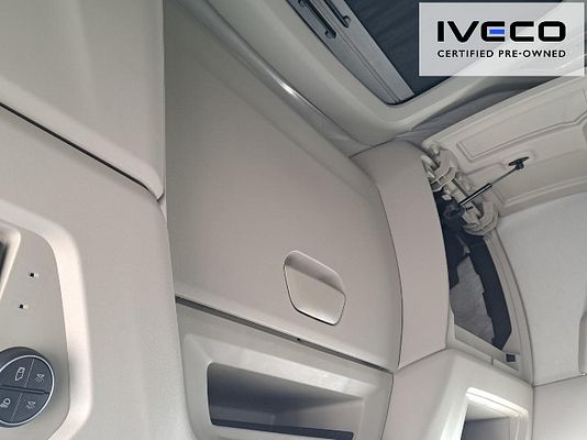 Vehicle image 11 / 13