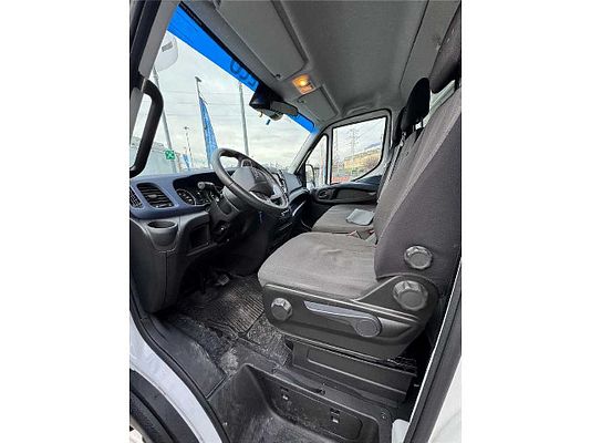 Vehicle image 5 / 7