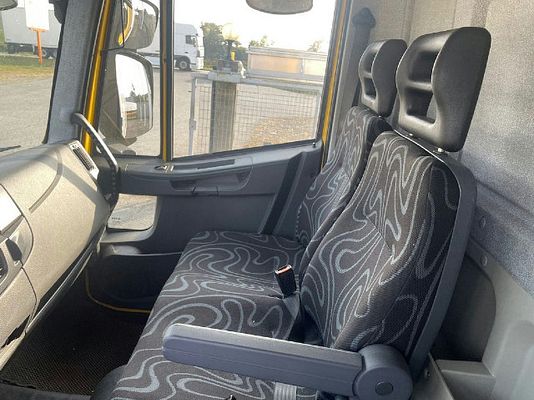 Vehicle image 15 / 19