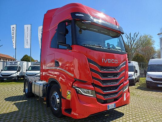 Vehicle image 2 / 14