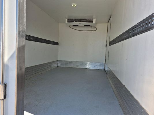 Vehicle image 6 / 11