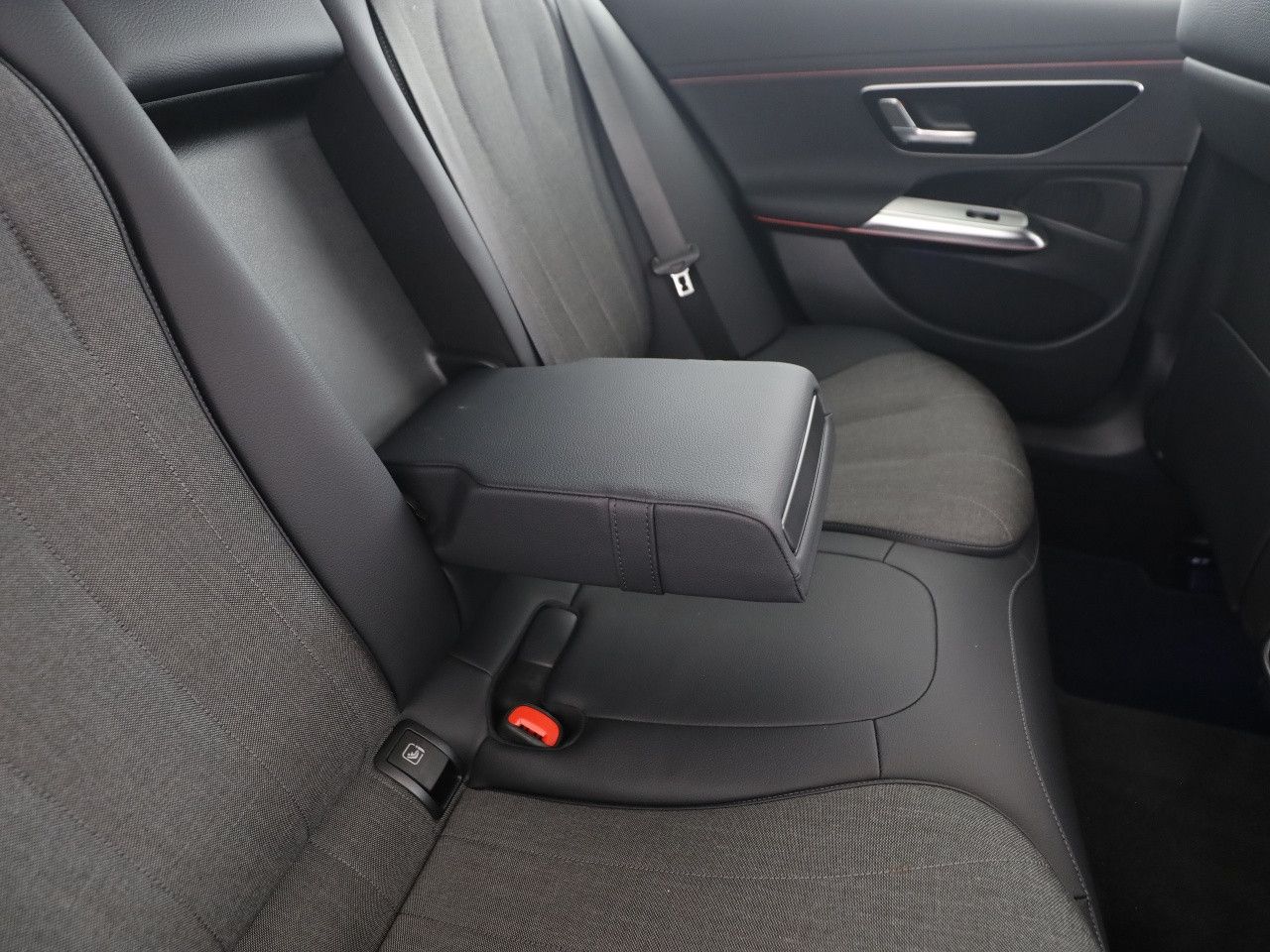 Mercedes-Benz E-Klasse – Bild 21
