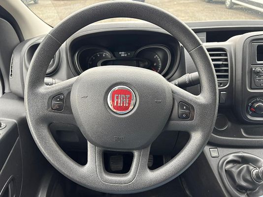 Vehicle image 9 / 14