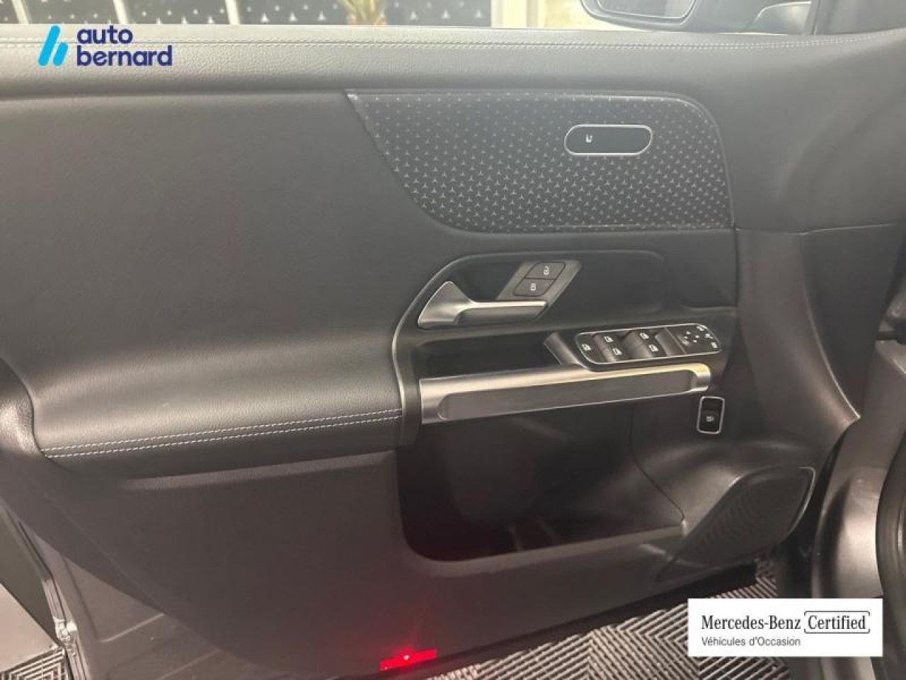 Photo du v&eacute;hicule 13 / 17