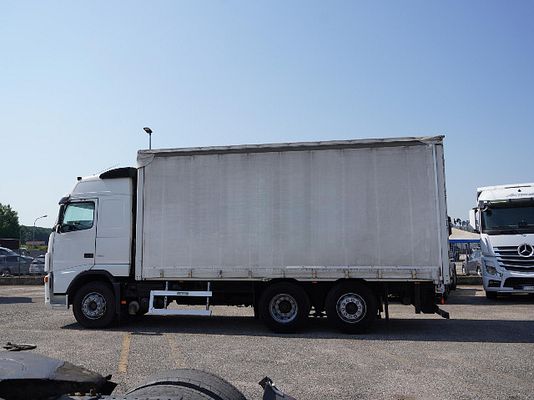 Vehicle image 9 / 16