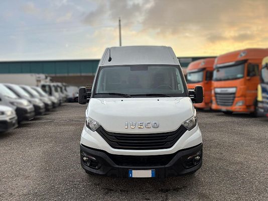 Vehicle image 2 / 14