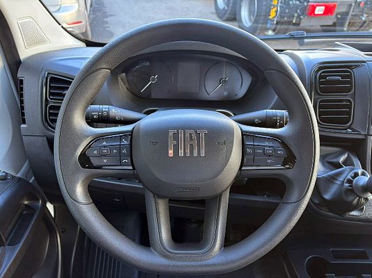 Vehicle image 9 / 13