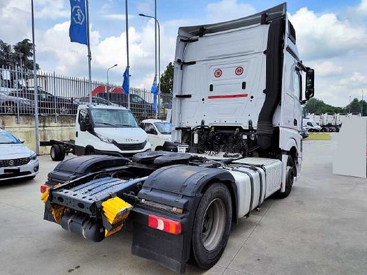 Vehicle image 3 / 10