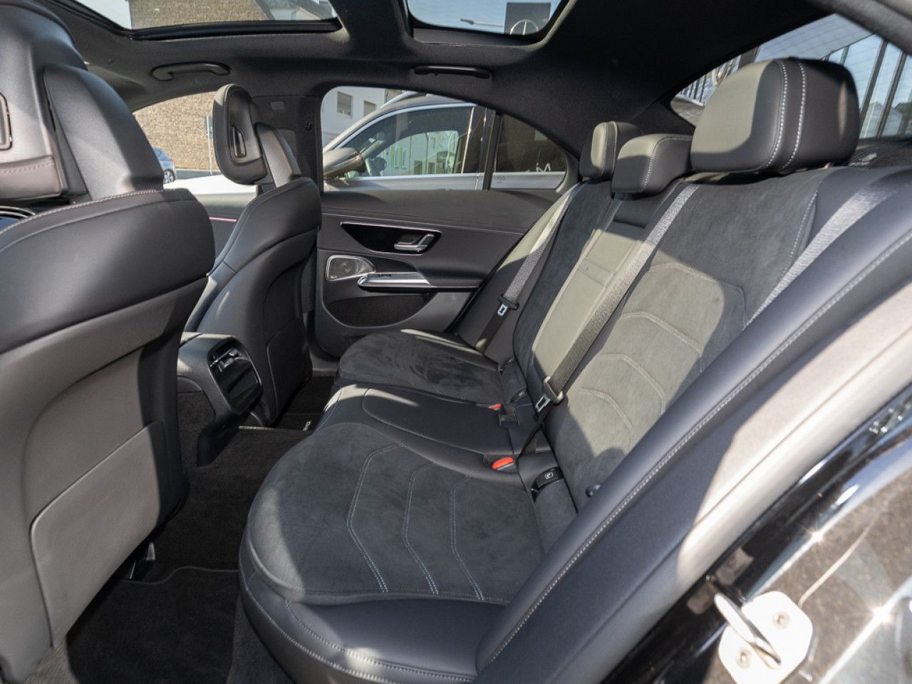 Mercedes-Benz E-Klasse – Bild 11