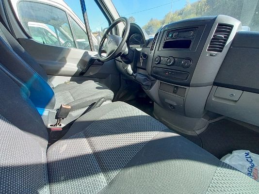 Vehicle image 3 / 6