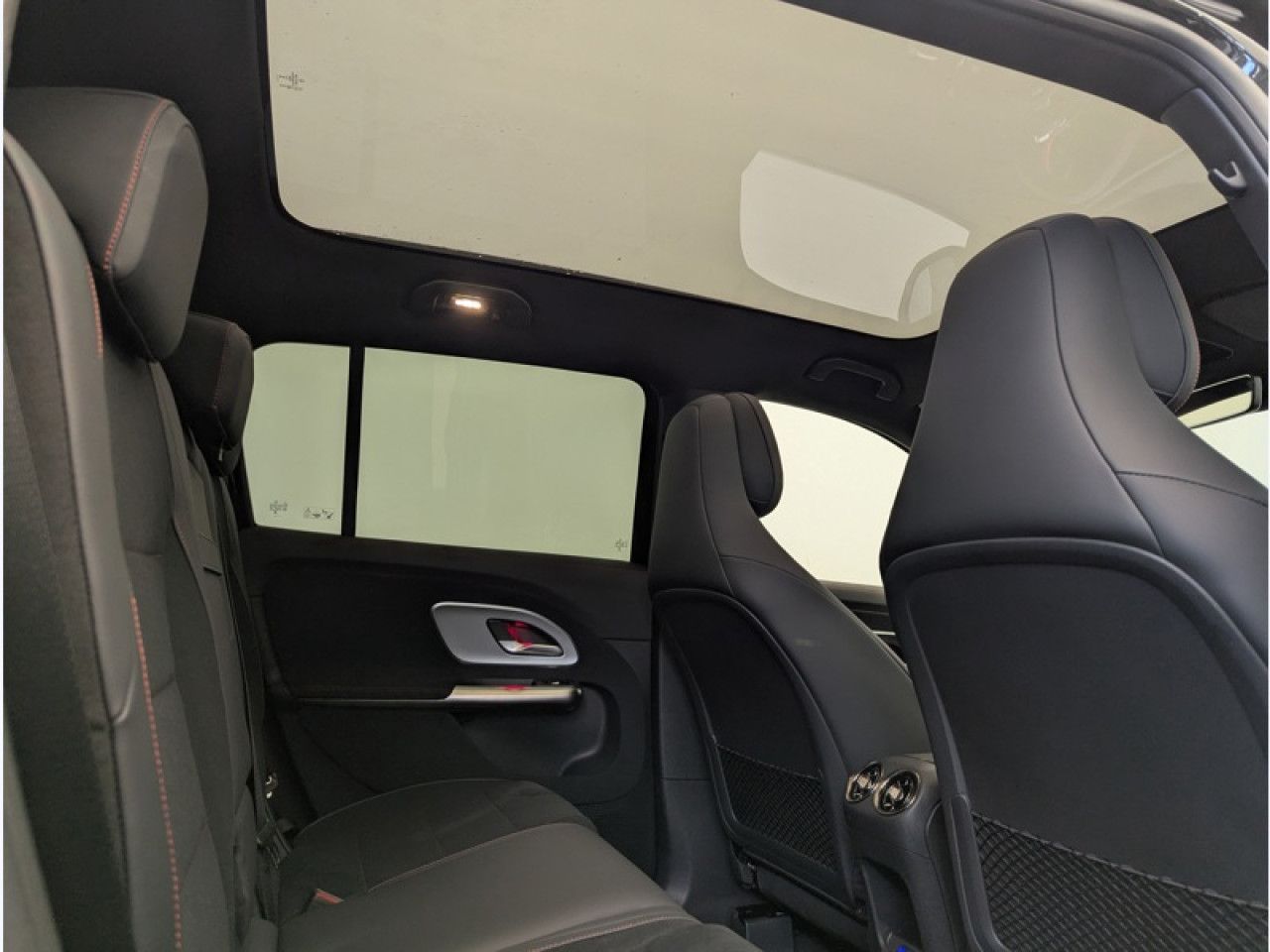 Photo du v&eacute;hicule 13 / 18