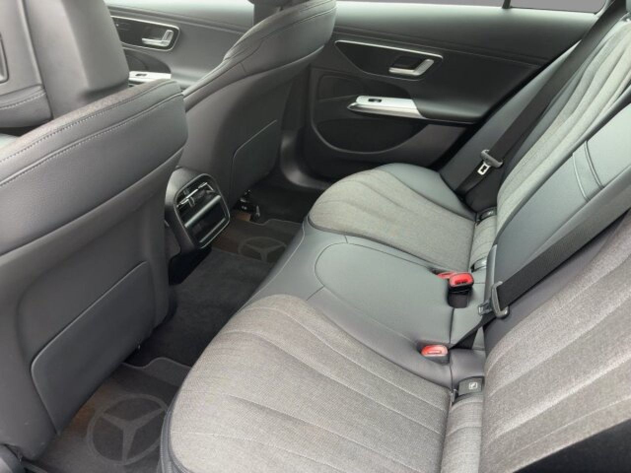 Mercedes-Benz E-Klasse – Bild 9