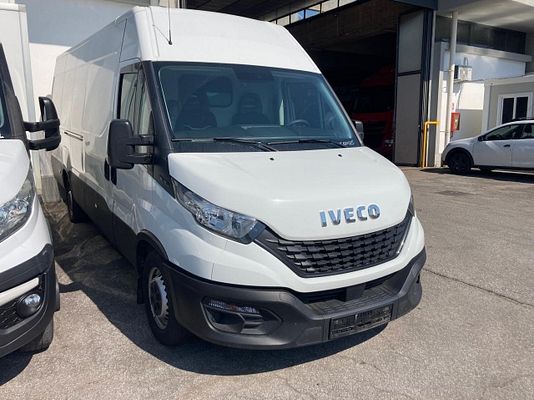 Vehicle image 1 / 2