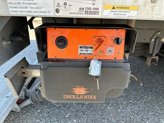 Vehicle image 5 / 14