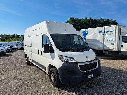 Vehicle image 2 / 15