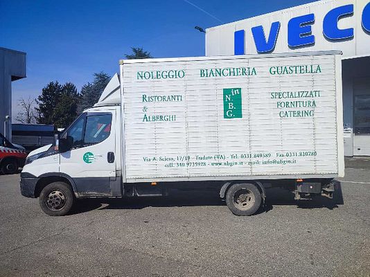 Vehicle image 2 / 10