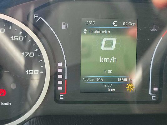 Vehicle image 9 / 12