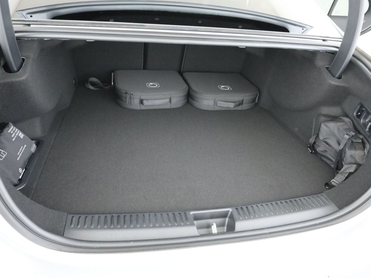 Mercedes-Benz E-Klasse – Bild 23