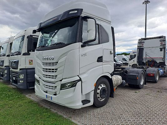 Vehicle image 1 / 4
