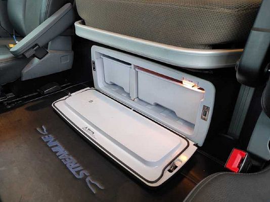 Vehicle image 11 / 12