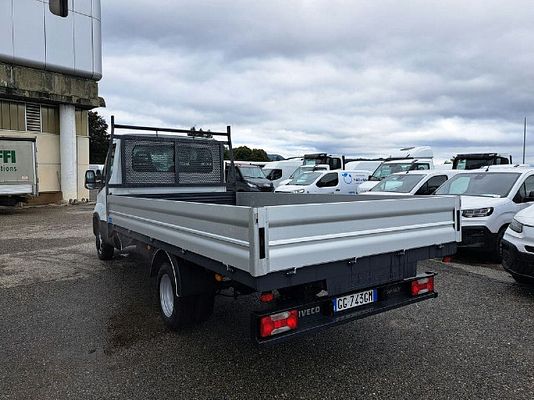 Vehicle image 6 / 11
