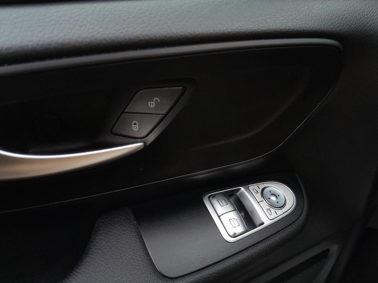 Zdjęcie pojazdu 18 / 19