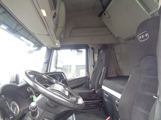 Vehicle image 10 / 16