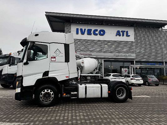 Vehicle image 2 / 9