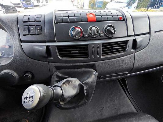 Vehicle image 11 / 15